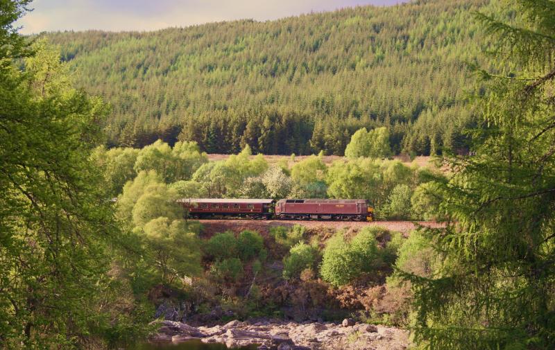 47760 57001 (on rear) 1Z87 Royal Scotsman near Tulloch:
47760 approaches Tulloch with The Royal Scotsman running as 1Z87 17:09 Fort William - Bridge of Orchy on 8th May 2011 Photo of 47760 57001 (on rear) 1Z87 Royal Scotsman near Tulloch
