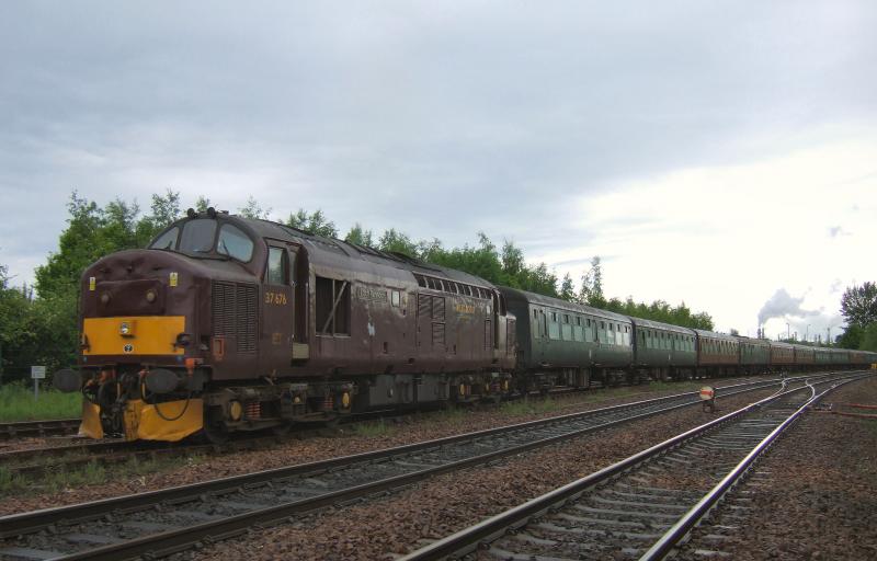 37676 Sitting in Stirling Sidings with 5Z62: 37676 Sitting in Stirling Sidings with 5Z62 Photo of 37676 Sitting in Stirling Sidings with 5Z62