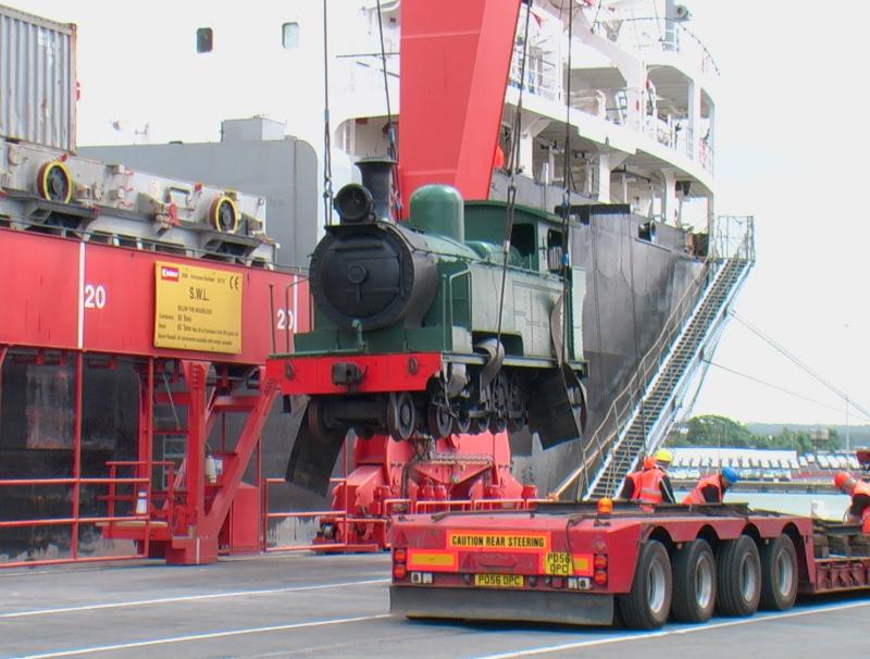 dubs tank arrives back in the uk: unloading from bergen arrow vessel
foto john alsop Photo of dubs tank arrives back in the uk