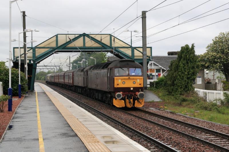 1Z40 at Prestonpans: 47760 + 47786 with 47270 on the rear on 1Z40 11.05 Edinburgh to Manchester Victoria passing through Prestonpans on 15/05/2011 Photo of 1Z40 at Prestonpans