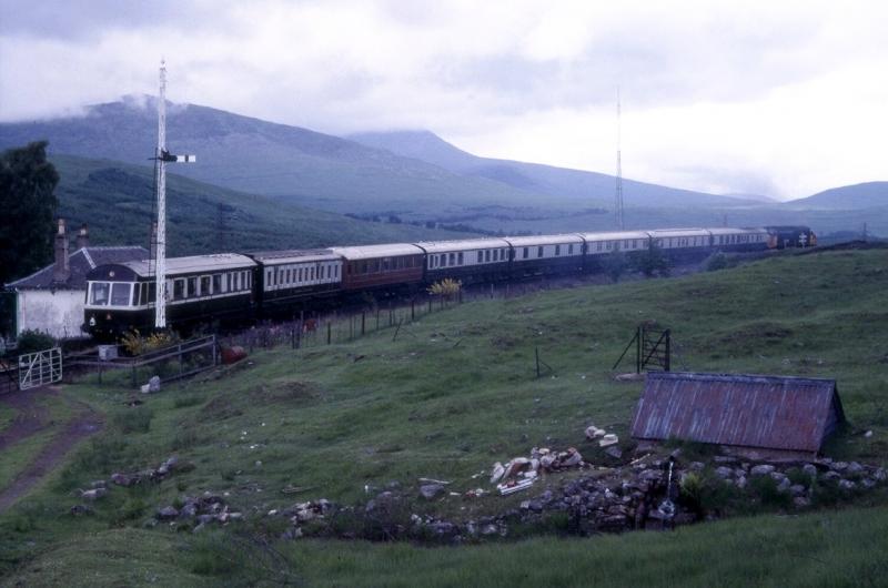 Royal Scotsman departing Bridge of Orchy 1985: Royal Scotsman departing Bridge of Orchy 1985, loco 37035 Photo of Royal Scotsman departing Bridge of Orchy 1985