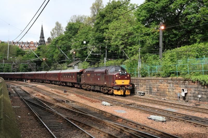 37676 on Royal Scotsman: 37676 on 1H88 05.12 Bridge of Orchy to Edinburgh in Princes St. Gardens during a brief spell of sunshine on 16/05/2011. Photo of 37676 on Royal Scotsman