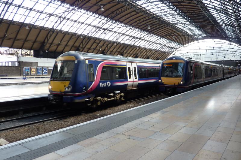 170408, 170453: 170408, 170453. Glasgow Queen Street. 18.05.2011 170453 with the 1500 to Edinburgh Waverly and 170408 with the 1515 to Edinburgh. Photo of 170408, 170453