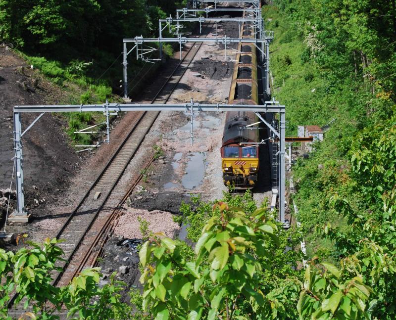 66033 @ Bellahouston: 66033 passing through the Bellahouston Cutting
The prep work being carried out on the Glasgow-Paisley corridor can be seen to the left Photo of 66033 @ Bellahouston