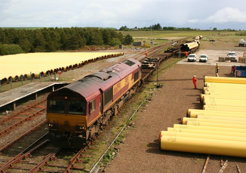 66099 Georgemas Junction Big Yellow Pipes:
66099 at Georgemas Junction having arrived with 6X88 from Hartlepool with the Big Yellow Pipes on the 18th May 2011 Photo of 66099 Georgemas Junction Big Yellow Pipes