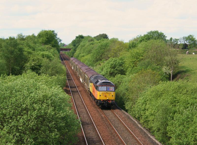 47739 4Z47 Crowwood Grange 11/05/11:
47739 passes Crowwood Grange on 11th May 2011 with 6 more stored KSA cube wagons for Hamilton Works Photo of 47739 4Z47 Crowwood Grange 11/05/11