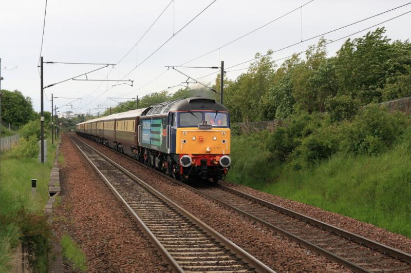 Northern Belle: 47810 leads 47832 topn tail on 1Z47 16.32 Edinburgh to Leicester approaching Musselburgh on 21/05/2011 before the Pullman livery takes over the 47's Photo of Northern Belle