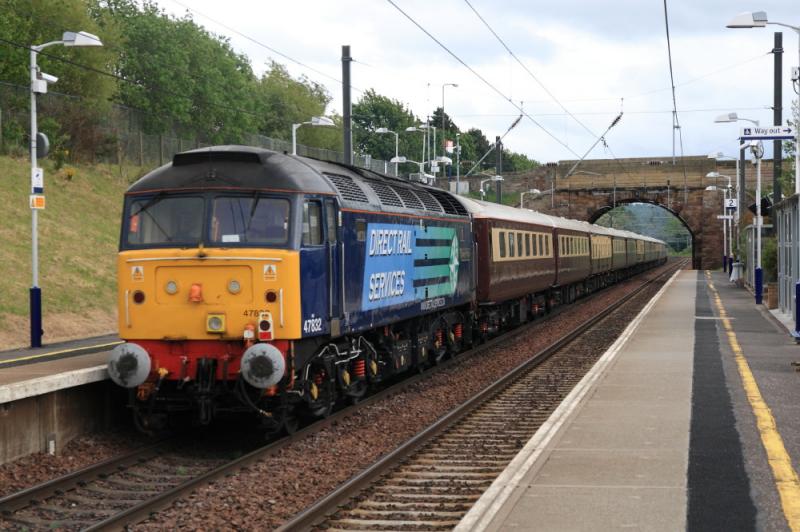 Northern Belle: 47832 on the rear 47810 topn tail on 1Z47 16.32 Edinburgh to Leicester passing through Musselburgh on 21/05/2011 before the Pullman livery takes over the 47's Photo of Northern Belle