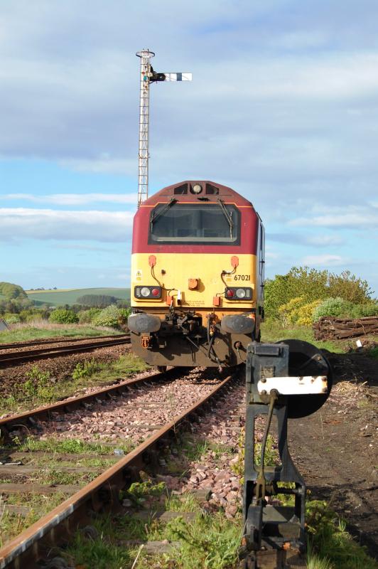 67021 at SV5: Ground signal SV5 appears to be holding back the progress of 67021. 10/5/2011 Photo of 67021 at SV5