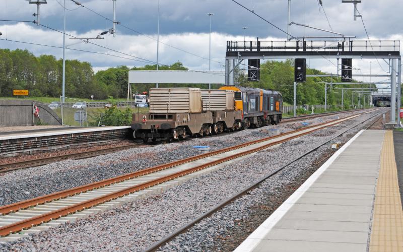20303/309: 20303/309 Power Thru Cardonald Station with 6M22 ex Hunterston Flasks
26/05/11 Photo of 20303/309
