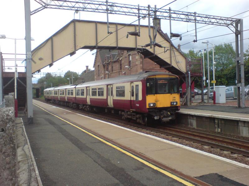 318258 at Uddingston: 318258 at Uddingston station on a service to Dalmiur. Photo of 318258 at Uddingston