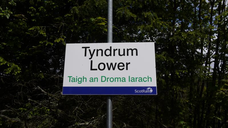 Tyndrum Lower Station: Tyndrum Lower Station on the Glasgow to Oban line. Signage in both English and Gaelic. Photo of Tyndrum Lower Station