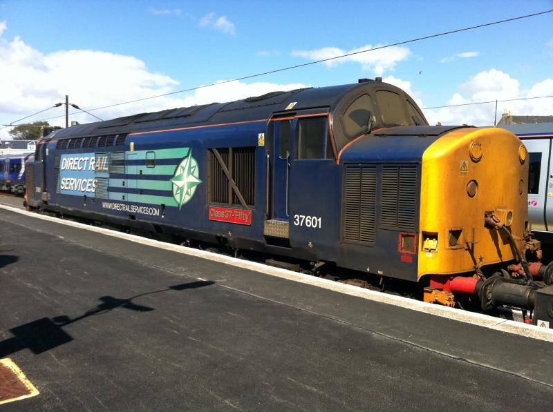 37601: 37601 trailing 37611 at Largs 30/05/11 Photo of 37601