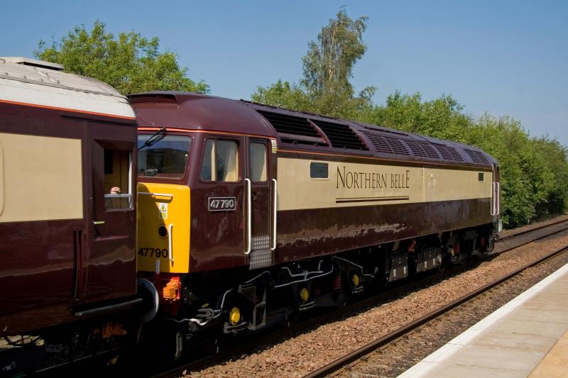 47790 on Northern Belle: 47790 on a delayed 5Z34 Helensburgh - Cadder yard passes Bishopbriggs 14:50 (70' late) 03/06/11 Photo of 47790 on Northern Belle