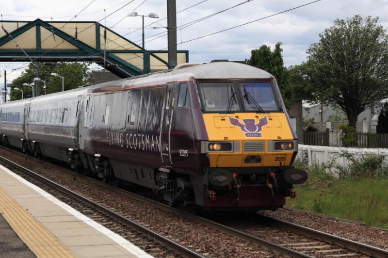 82205 in Flying Scotsman livery: 82205 on the front of the 14.00 Edinburgh to Kings Cross at Prestonpans on 06/06/2011 Photo of 82205 in Flying Scotsman livery