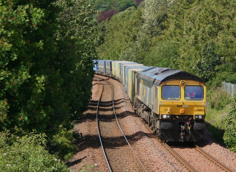 66304 4A13 290511 Magdalen Green:
66304 approaches Dundee while working 4A13 Grangemouth to Aberdeen on Sunday 29th May 2011 Photo of 66304 4A13 290511 Magdalen Green