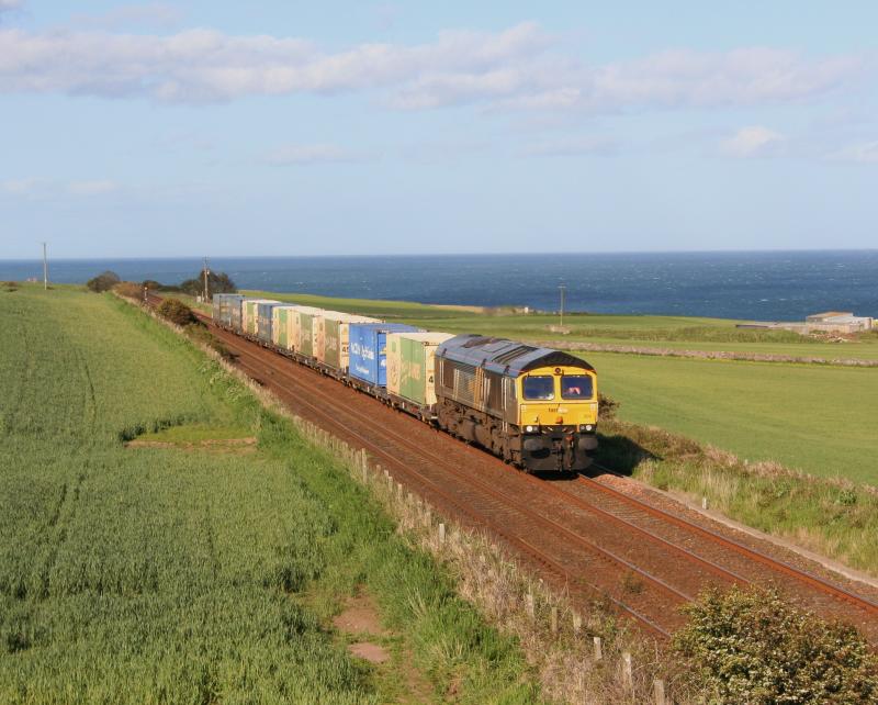 66304 4N83 290511 Boddin:
66304 passes Boddin Point (south of Montrose) while working 4N83 Aberdeen to Grangemouth on Sunday 29th May 2011 Photo of 66304 4N83 290511 Boddin