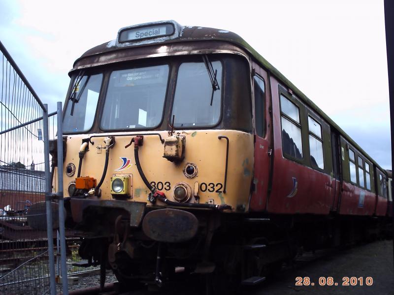 303032: 303032 is left rotting at Bo'ness Photo of 303032