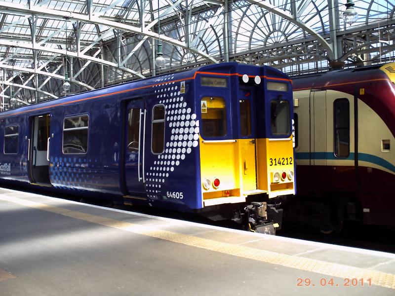 314212 in Glasgow: 314212 sits in Glasgow Central with it's new scotrail livery. 30/4/2011 Photo of 314212 in Glasgow