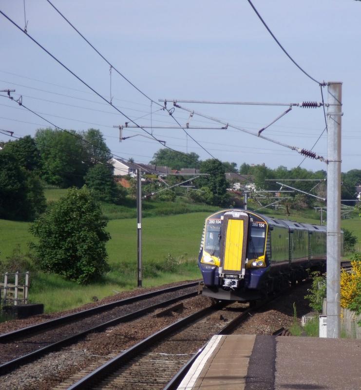 Photo of 380104 at Curriehill