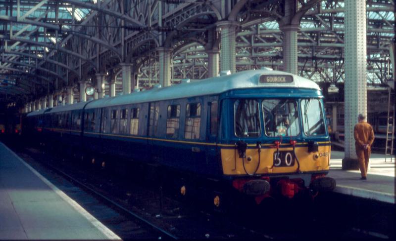 048 to Gourock: 048 heads to Gourock on the 0955 from Central in April 1991. Photo of 048 to Gourock