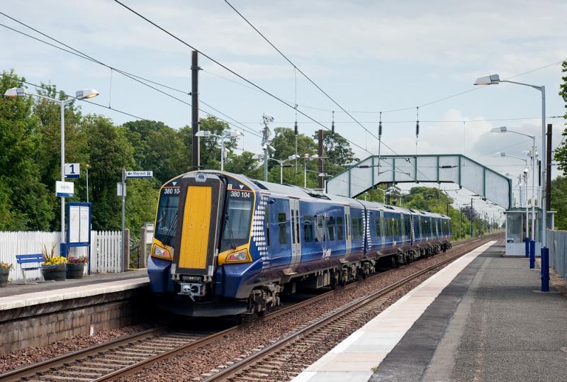 Photo of 380104 in Longniddry station
