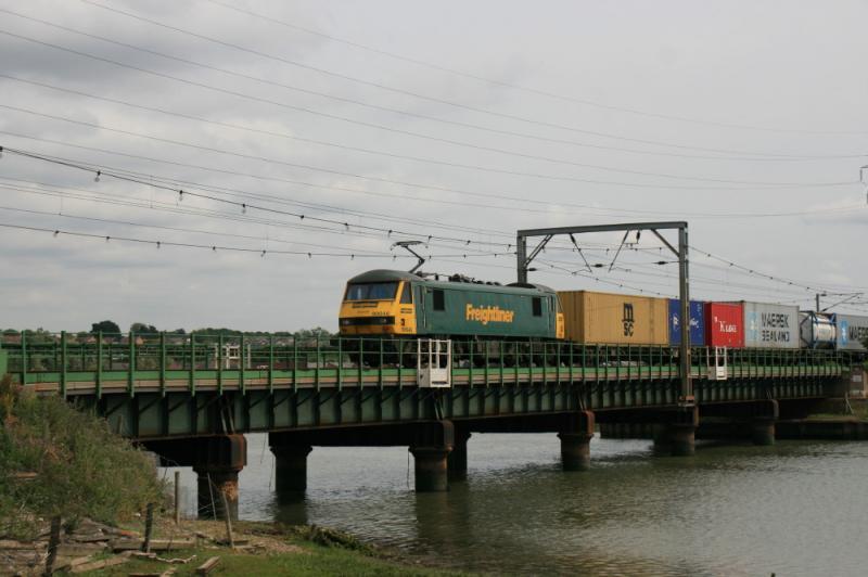 High tide on the River Stour: 90046 on a south bound Freightliner crossing the River Stour at Manningtree on 15/06/2011 Photo of High tide on the River Stour
