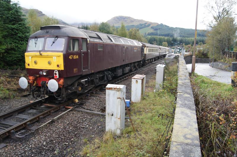 47804 DOR at Crianlarich: Sunday 3rd of October 2010 and 47804 brings up the rear of The Statesman railtour at Crianlarich. Photo of 47804 DOR at Crianlarich
