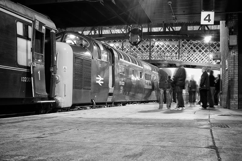 Photo of 55022 'Royal Scots Grey' at Perth Station