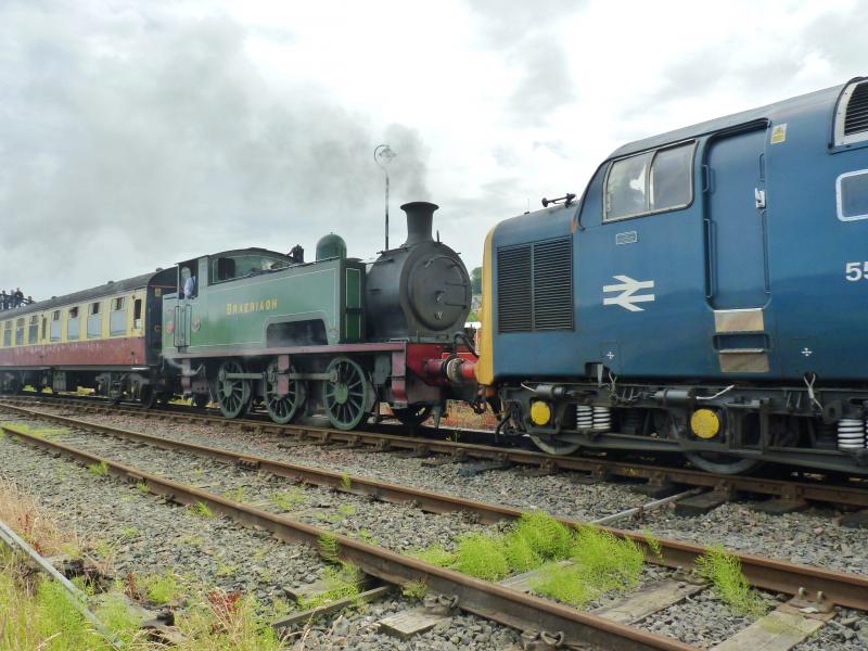 55022 Deltic Pilot : Departing Bo'ness with the 14.00 passenger service to Manuel, the Deltic pilots No.17 Photo of 55022 Deltic Pilot