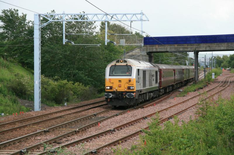 67029 on Fife ECS: 67029 on 5G13 16.28 Millerhill to Waverley leaving Millerhill on 29/06/2011 Photo of 67029 on Fife ECS