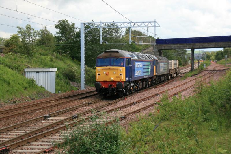 57011 leading 6M50: Clean 57011 with 57009 on 6M50 15.07 Torness to Carlisle via Grantshouse leaving Millerhill on 29/06/2011 Photo of 57011 leading 6M50