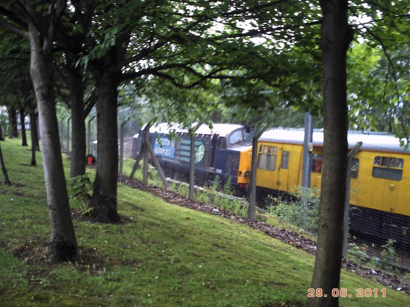 37610 waits at Coatbridge Sunnyside (see previous picture): 37610 waits with 37059 (see previous picture) Photo of 37610 waits at Coatbridge Sunnyside (see previous picture)