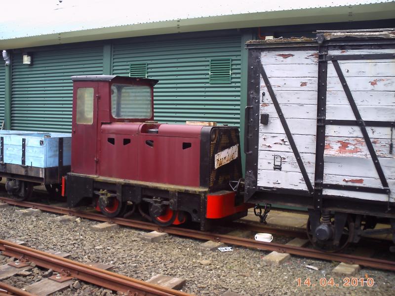 shunter in almond valley railway: a shunter which says 'Hunslet' on the front of the train in the almond valley railway Photo of shunter in almond valley railway