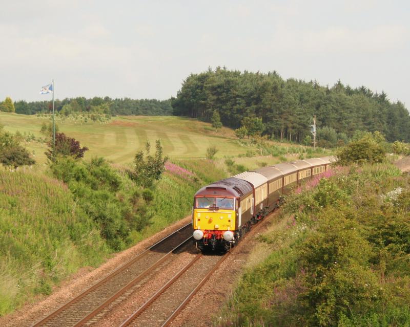 47790 5Z50 040711 St Micheals:
47790 approaches Leuchars with 5Z50 ECS from Dundee with Northern Belle stock to form the 0907 to Helensburgh Upper and then London Euston on the 4th July 2011 Photo of 47790 5Z50 040711 St Micheals