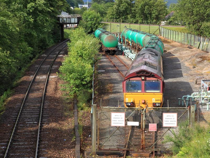 66103 oil tanks at Fort William: Loading the oil tanks at Fort William on 7/7/11. Photo of 66103 oil tanks at Fort William