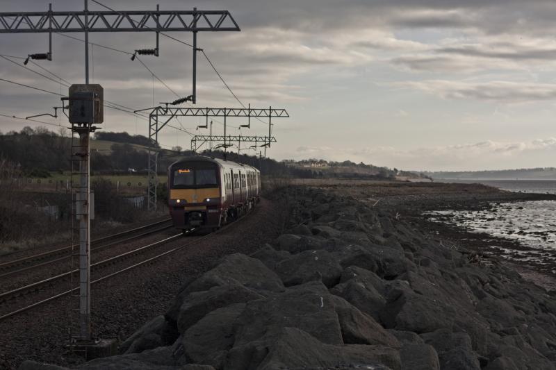 Photo of 320312 Approaching Craigendoran