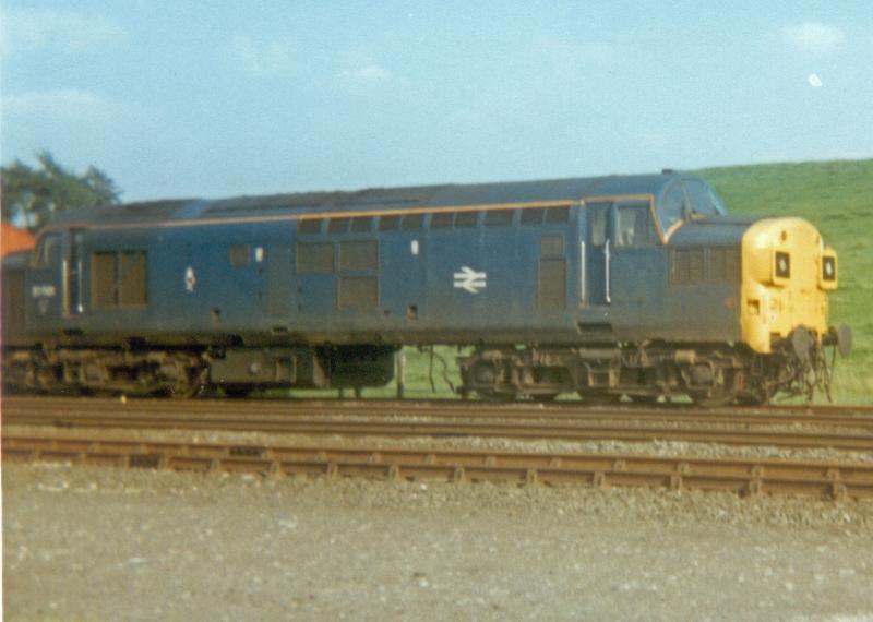 Photo of 37001 6B68 Inverness - Millerhill at Greenloaning 8th Sept 1986.jpg