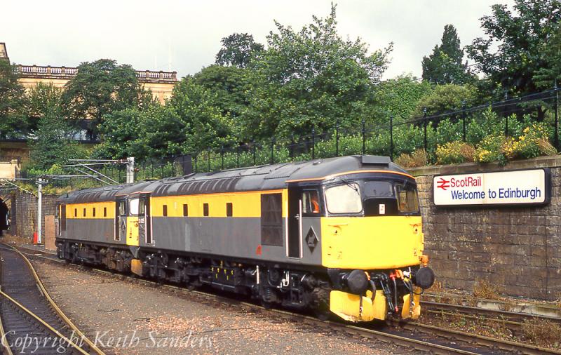 26025 in Edinburgh Waverley: 26025 and 26026 reverse onto the stock for an Edinburgh to Oban tour. 12 July 1992 Photo of 26025 in Edinburgh Waverley