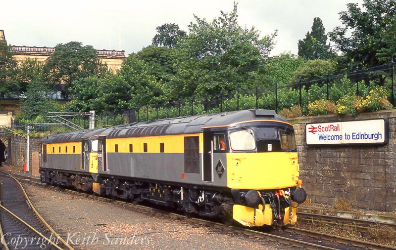 Photo of 26025 in Edinburgh Waverley