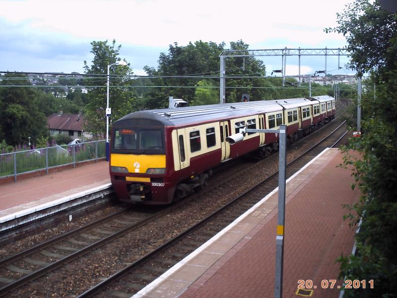 320307 at Coatdyke: 320307 departs Coatdyke. Photo of 320307 at Coatdyke