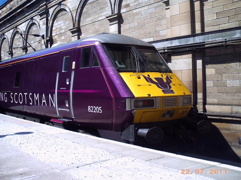 82205 in new livery: 82205 in its new flying scotsman livery sits in Edinburgh waverly. 91111 on the rear.23/7/11
Photo of 82205 in new livery