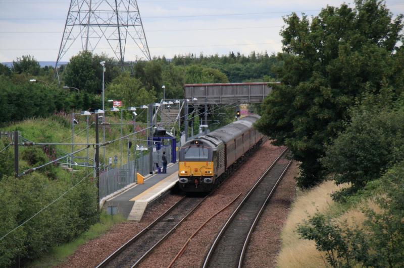 Royal 67 on Fife circle ECS: 67006 on 5g13 16.28 Millerhill to Waverley passing Brunstane Stn on 25/07/2011 Photo of Royal 67 on Fife circle ECS