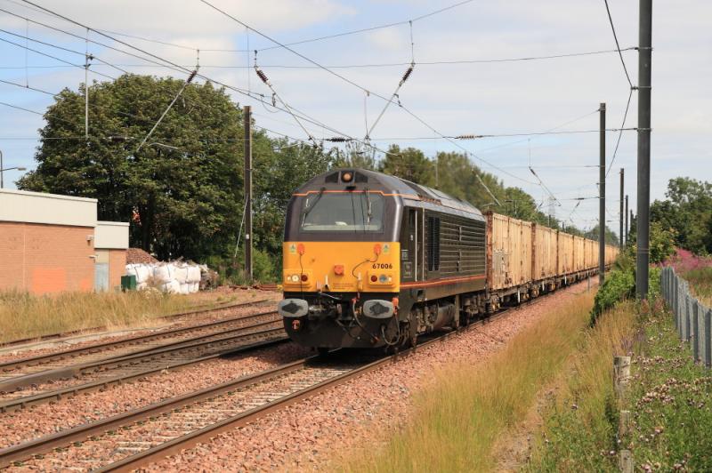 Day 2 of Royal 67: 67006 on 6B46 13.26 Oxwellmains to Powderhall approaching Prestonpans on 26/07/2011 Photo of Day 2 of Royal 67