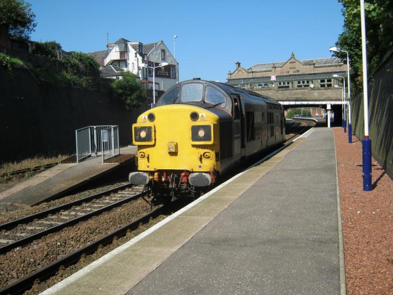Class 37 at Arbroath: 37087 on route learning between Aberdeen and Dundee passing Arbroath. Photo of Class 37 at Arbroath