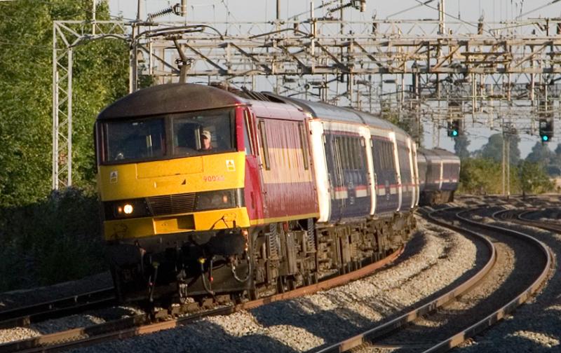 90026 on 1M16 at Wolverton: EWS 90026 at the head of 1M16 20:46 Inverness - Euston Caledonian Sleeper passing Wolverton shortly before 07:00, Mon 25th July 2011 Photo of 90026 on 1M16 at Wolverton
