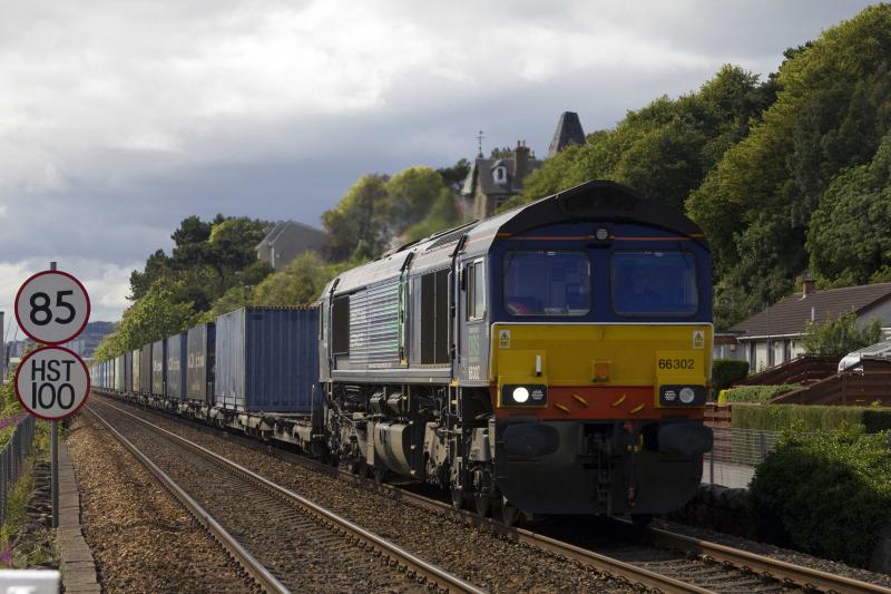 66302: 66302 passes Broughty Ferry Yacht club on the 22 July 2011 with the 4A13 Grangemouth - Aberdeen Photo of 66302
