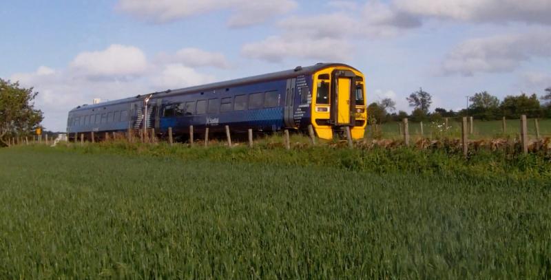 158 approaching Linlithgow: en route from Edinburgh to Dunblane Photo of 158 approaching Linlithgow