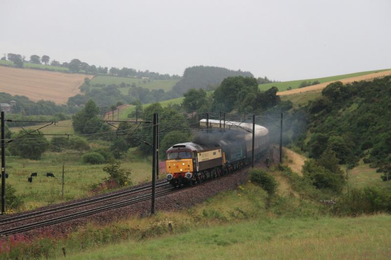 47790 clagging at Houndwood: 47790 with 47818 on 1Z36 Kings Cross to Inverness passes Houndwood in light Rain. I took a chance that the forecast was better in Berwickshire. Photo of 47790 clagging at Houndwood