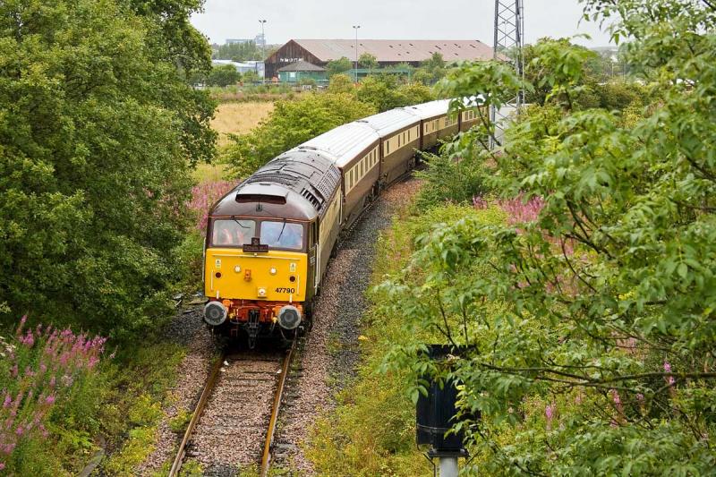 47790 on Inverkeithing North Jct - East Jct, 7th August 2011: 1Z13 15:00 Dunfermline - Aberdeen 'Northern Belle' on the rarely used chord between North Jct and East Jct at Inverkeithing Photo of 47790 on Inverkeithing North Jct - East Jct, 7th August 2011